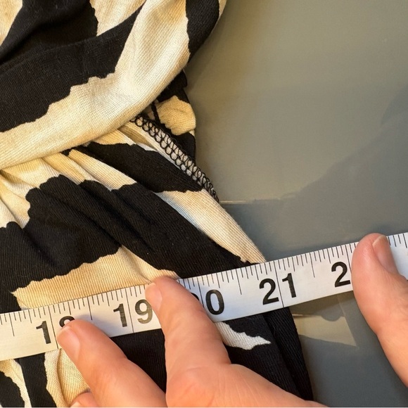 New Look Black White zebra print twist front Blouse Elegant Top women's size S - Picture 8 of 8